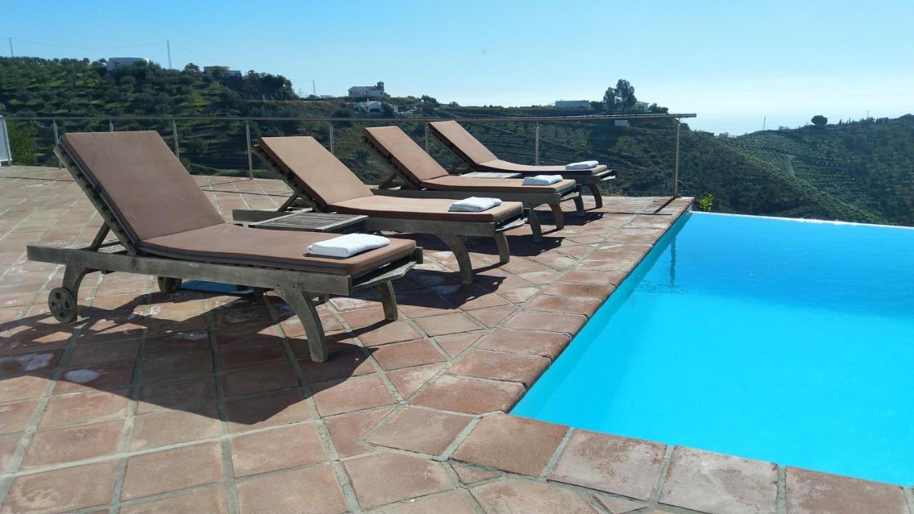 Villa Perla Blanca Sayalonga ภายนอก รูปภาพ